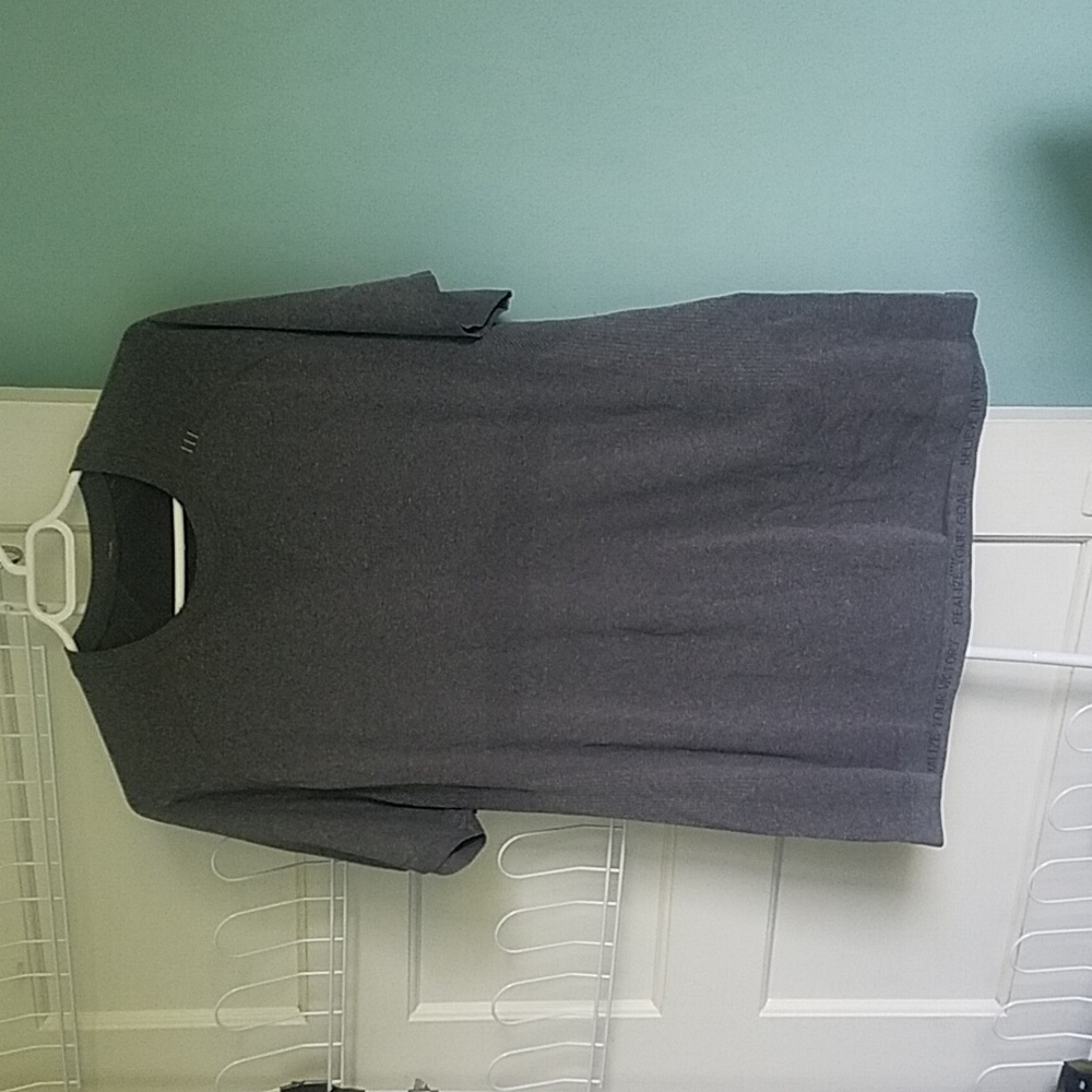 Lululemon Athletica Gray Metal Vent Tech Short Sleeve Perforated Tee Shirt Run